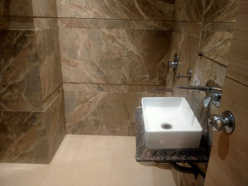 Deluxe Double Room, City View | Bathroom | Shower, hair dryer, slippers, towels