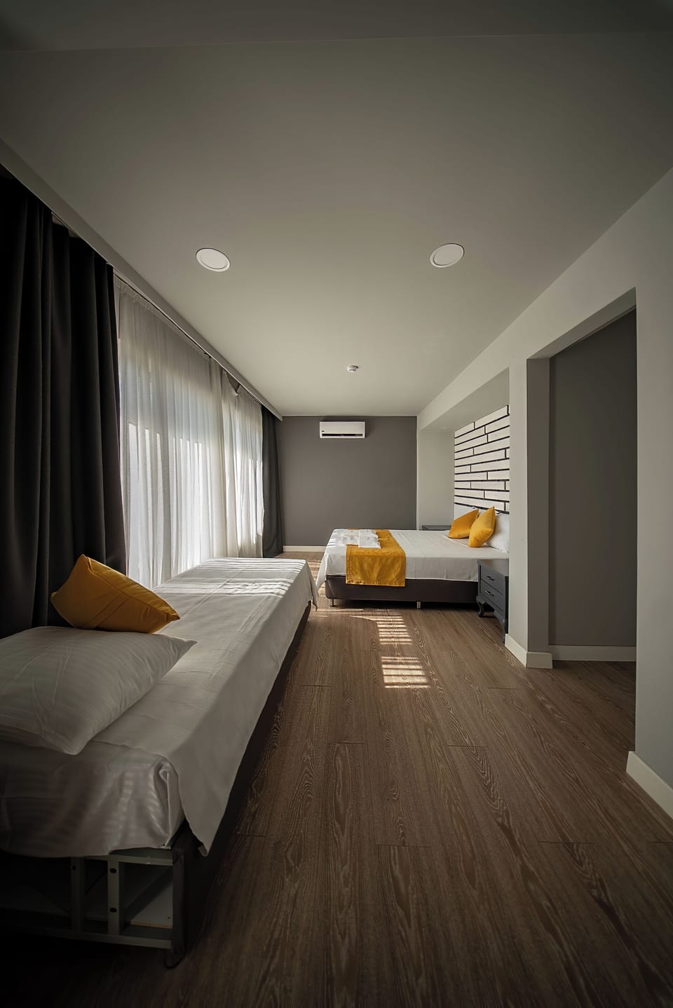 Deluxe Triple Room | Desk, laptop workspace, free WiFi