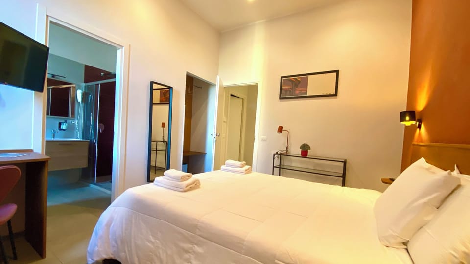 Basic Double Room, Courtyard View | Hypo-allergenic bedding, minibar, desk, laptop workspace