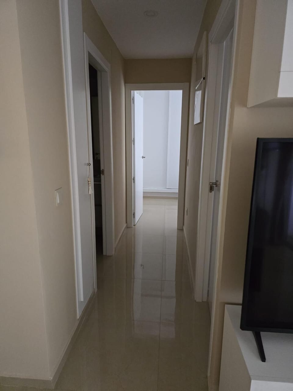 Classic Quadruple Room, City View | Living area