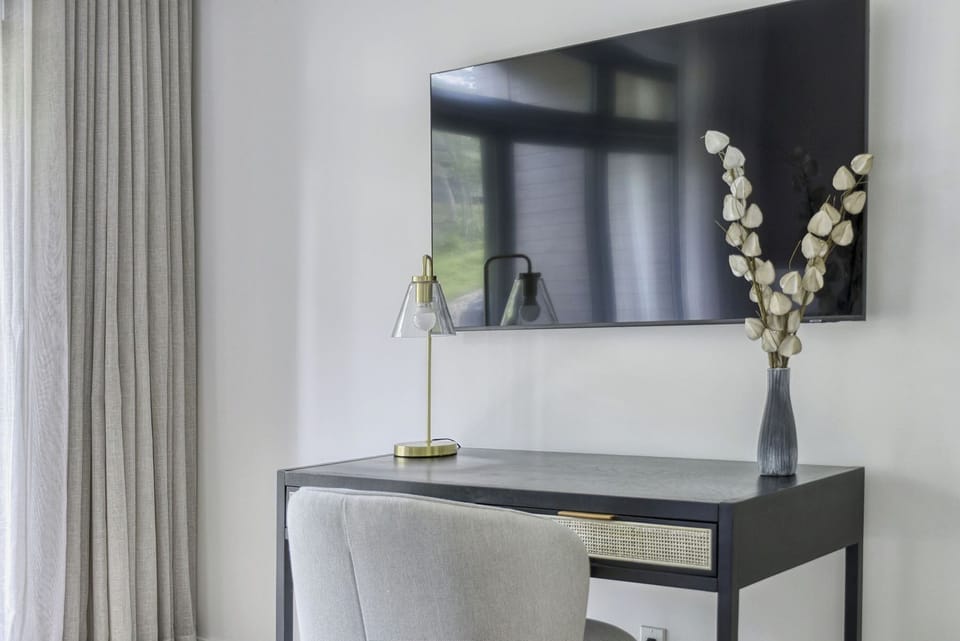Design Condo, 3 Bedrooms, Mountain View | 3 bedrooms, laptop workspace, free WiFi