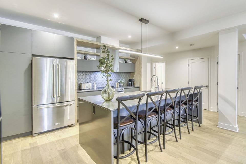Design Condo, 3 Bedrooms, Mountain View | Private kitchen | Full-size fridge, microwave, oven, stovetop