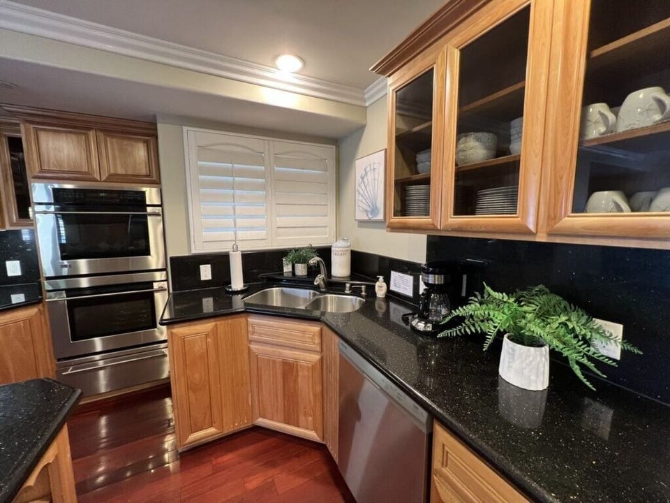 House, Multiple Beds, Pool Access, Pool View (Destination #16) | Private kitchen | Electric kettle