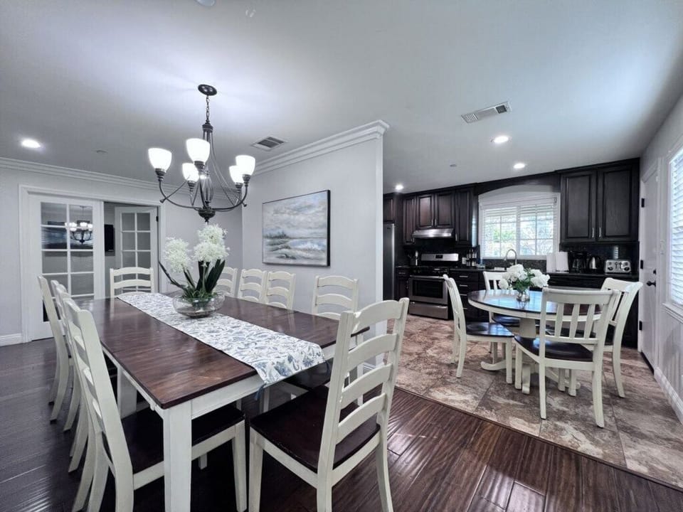 House, Multiple Beds, Pool Access, Pool View (Destination #07) | Dining