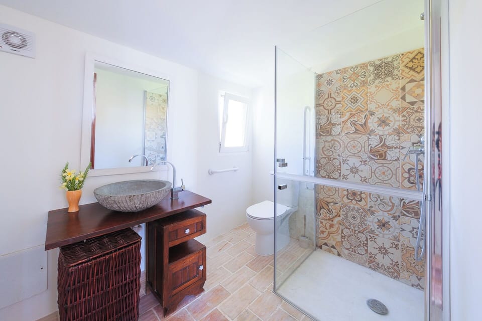 Comfort Double or Twin Room, Private Bathroom, Garden View | Bathroom | Shower, hair dryer, towels, soap