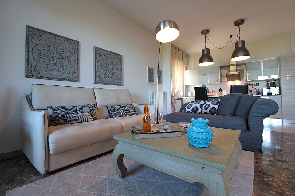 Apartment, Lake View | Living area | 32-inch flat-screen TV with cable channels