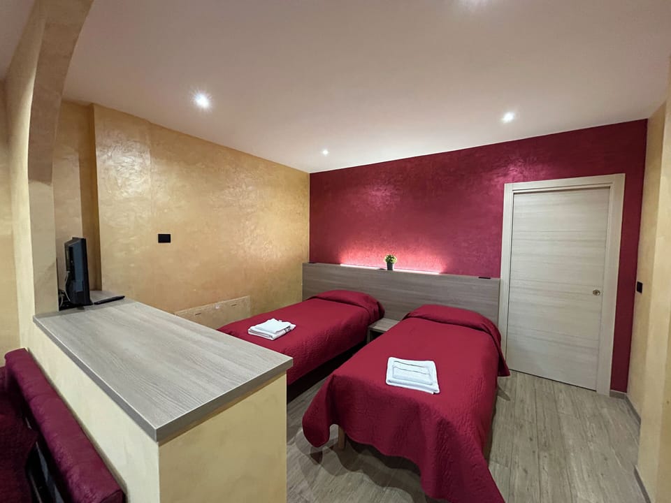 Comfort Quadruple Room, Hill View, Executive Level | WiFi (free)