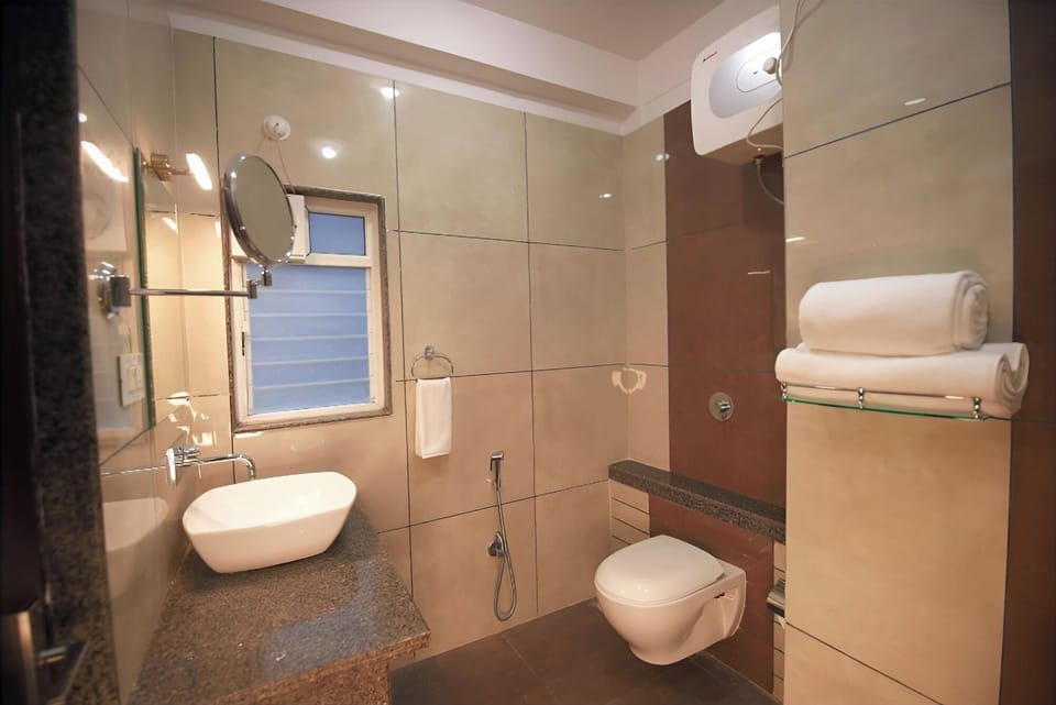 Premium Executive Room | Bathroom | Shower, rainfall showerhead, slippers, bidet