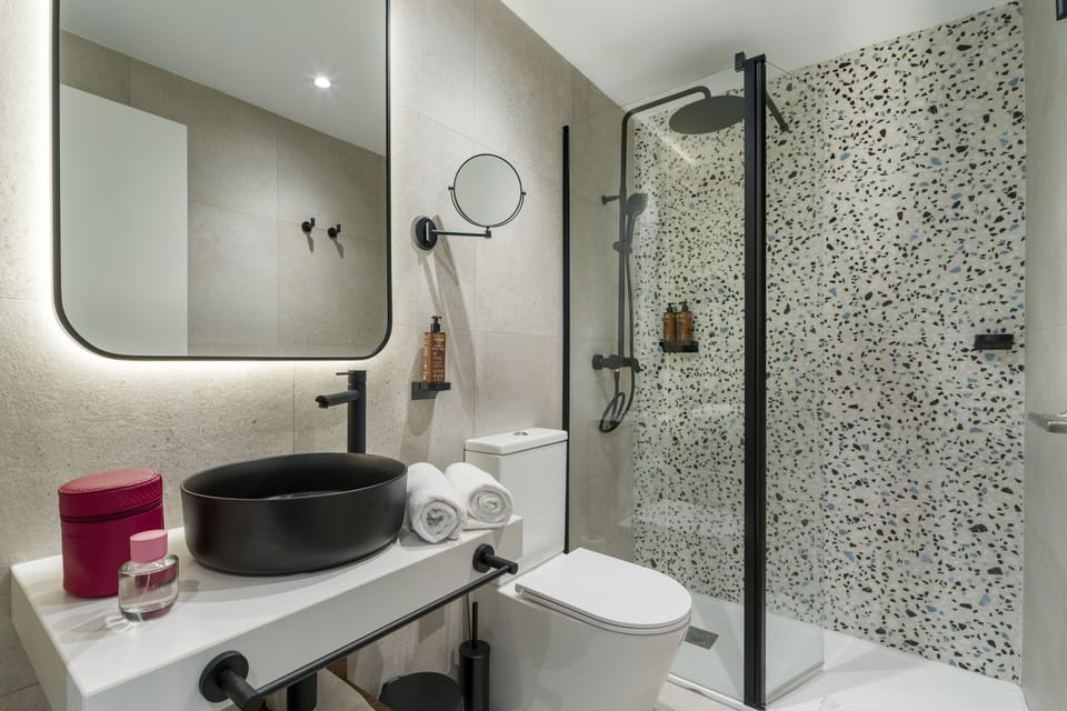 Combined shower/tub, hair dryer, towels, soap