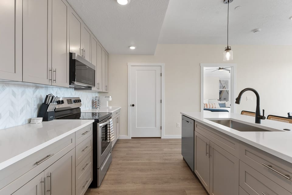 Condo, 2 Bedrooms | Private kitchen | Fridge, oven, coffee/tea maker, toaster
