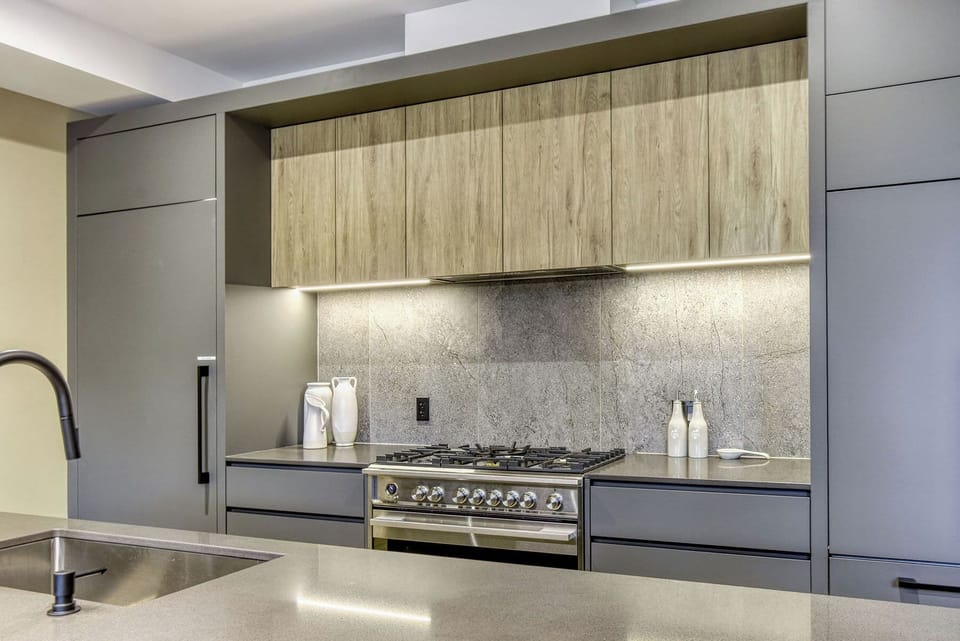 Exclusive Condo, Mountain View | Private kitchen | Full-size fridge, microwave, oven, stovetop