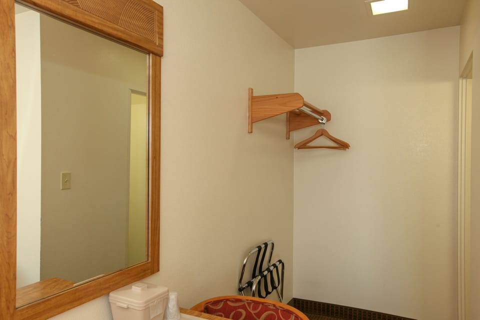 Standard Room, 2 Queen Beds | Room amenity
