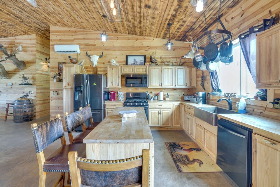 House (3 Bedrooms) | Interior