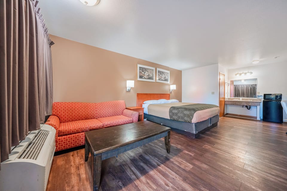Desk, iron/ironing board, free WiFi, bed sheets