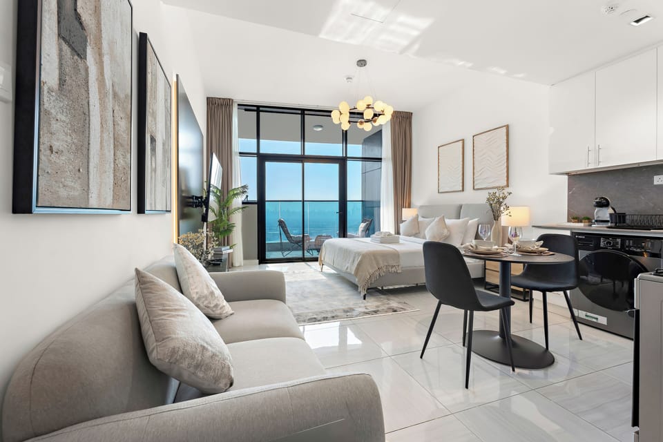 Apartment, Balcony, City View | Dining room