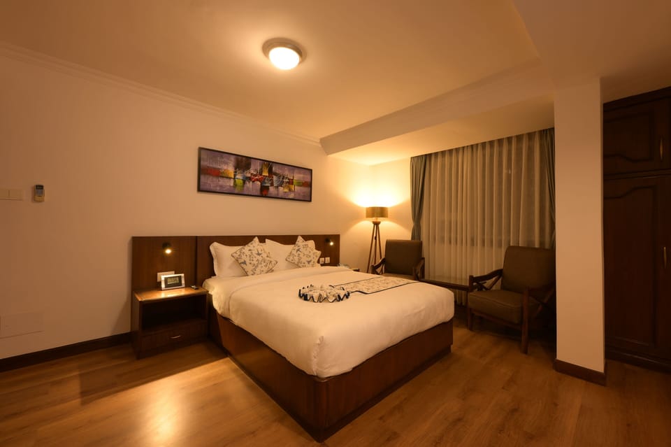 Deluxe Double Room, City View | In-room safe, desk, laptop workspace, soundproofing