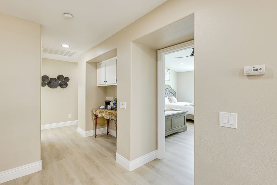 House (5 Bedrooms) | Interior