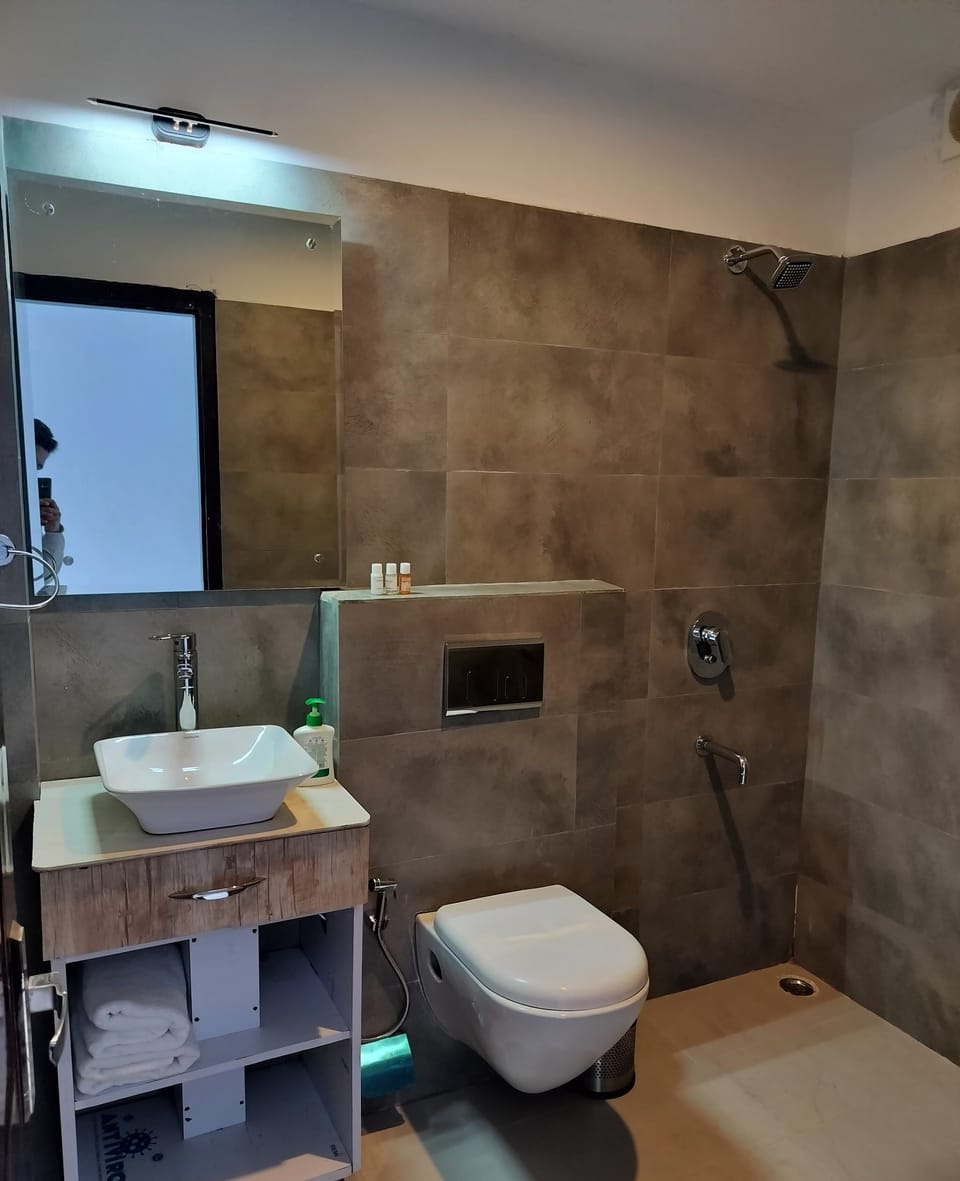 Superior Room, Mountain View | Bathroom | Shower, slippers, towels, soap