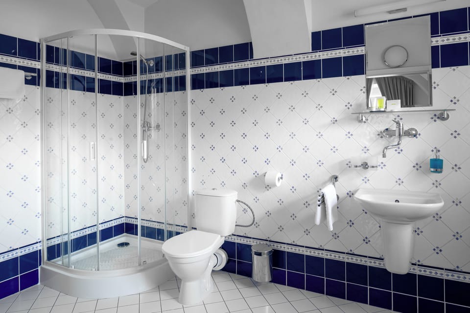 Quadruple Room, Non Smoking | Bathroom | Hair dryer, towels, soap, shampoo