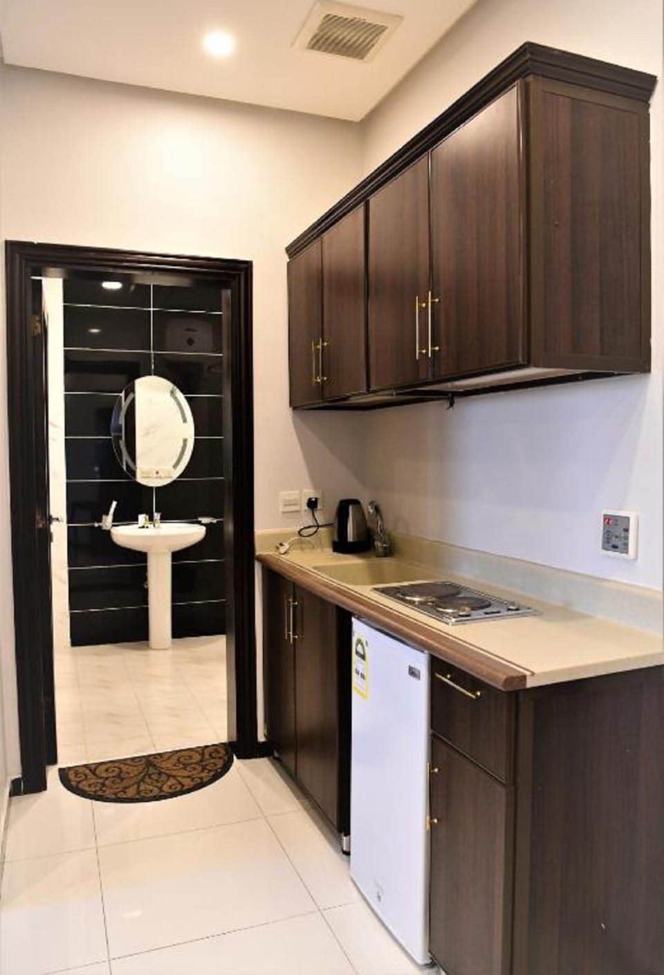 Junior Suite | Bathroom | Bathtub, slippers, bidet, towels