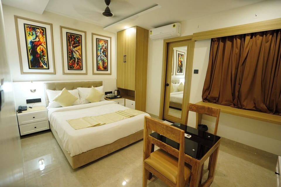 Classic Room, City View | Iron/ironing board (on request), WiFi (free)