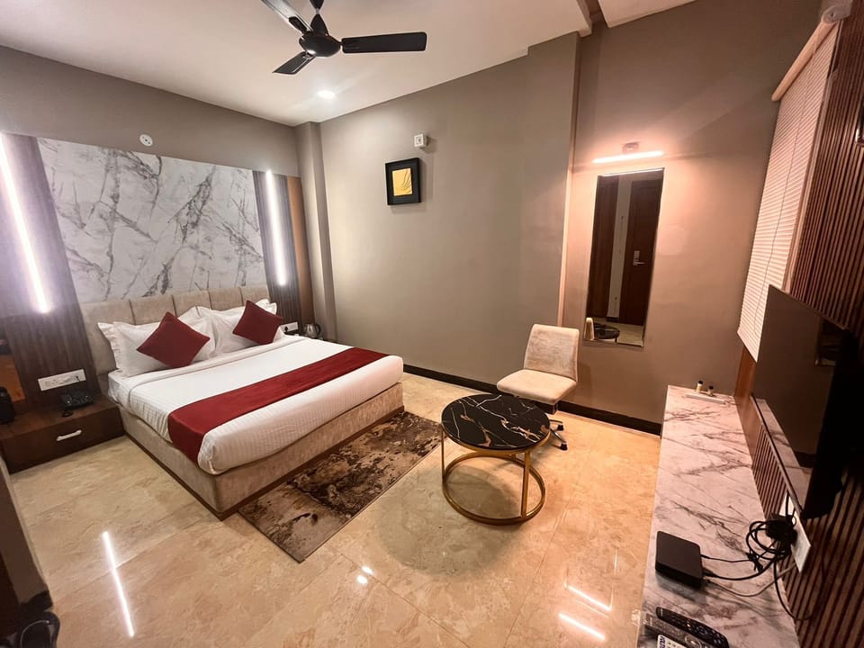 Deluxe Room, City View | Iron/ironing board (on request), WiFi (free)