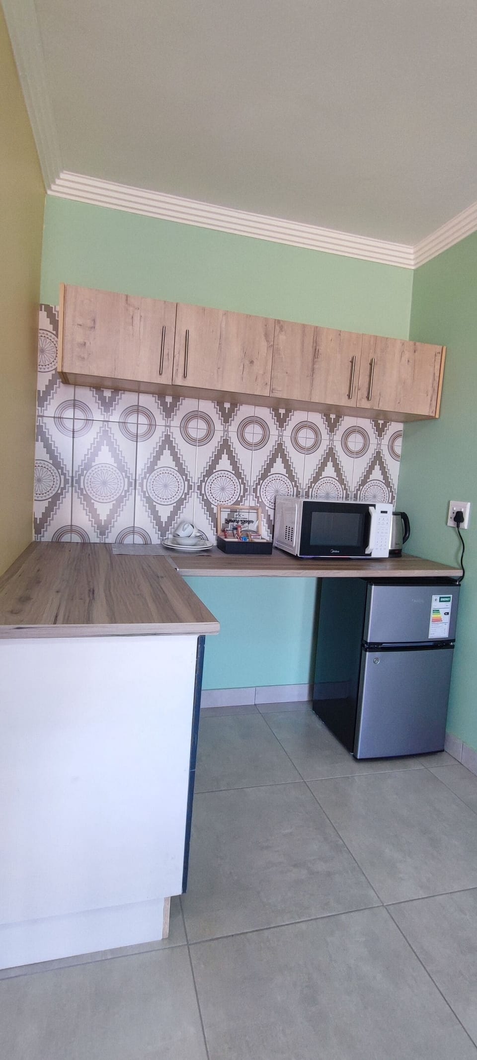 Superior Studio Suite, Courtyard View | Private kitchen | Mini-fridge, microwave