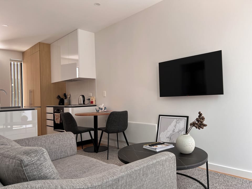 Comfort Townhome | Private kitchen | Electric kettle, toaster