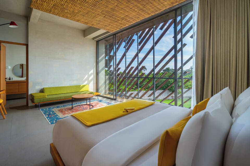 Suite Room | Hypo-allergenic bedding, minibar, in-room safe, free WiFi
