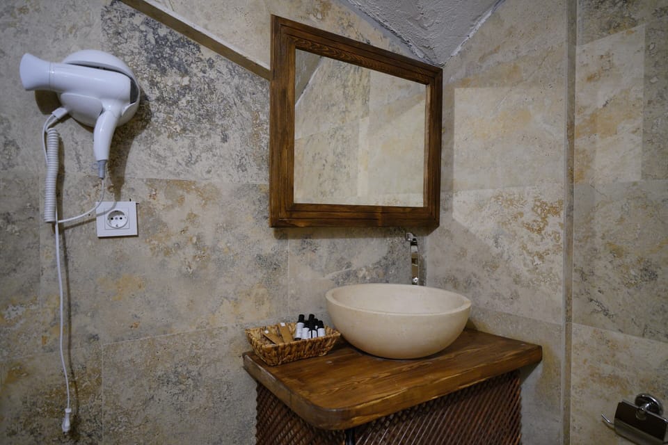 Superior Double Room | Bathroom | Shower, rainfall showerhead, eco-friendly toiletries, hair dryer