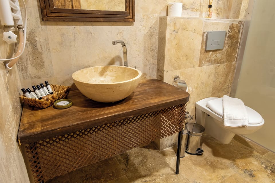 Royal Studio Suite | Bathroom | Shower, rainfall showerhead, eco-friendly toiletries, hair dryer
