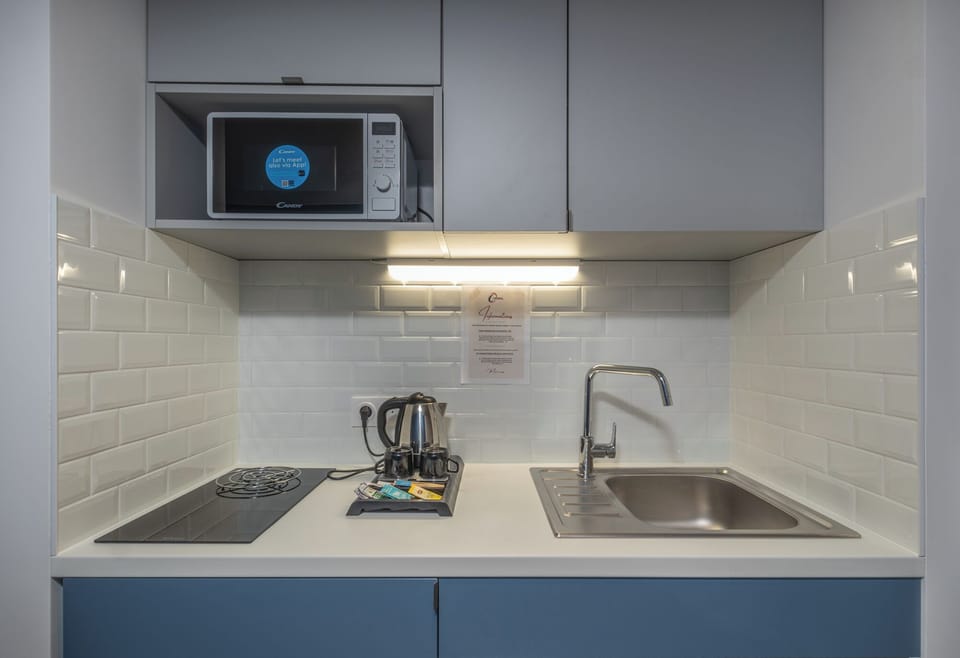 Mini-fridge, microwave, stovetop, coffee/tea maker