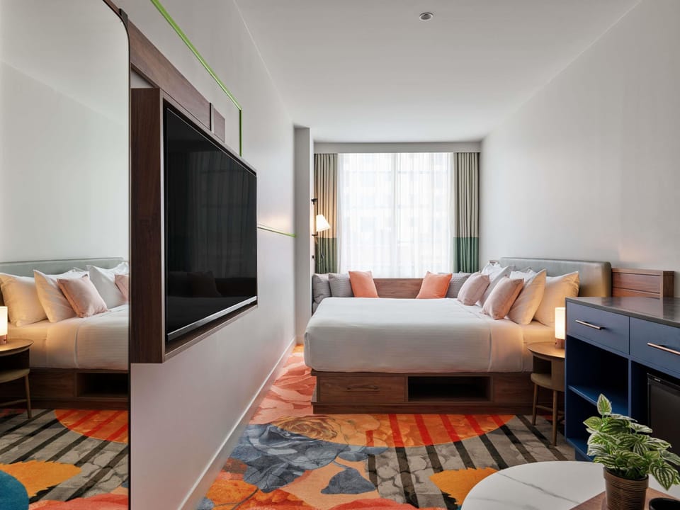 Deluxe Room, 1 King Bed, Non Smoking, Air conditioning | Minibar, in-room safe, iron/ironing board, free WiFi