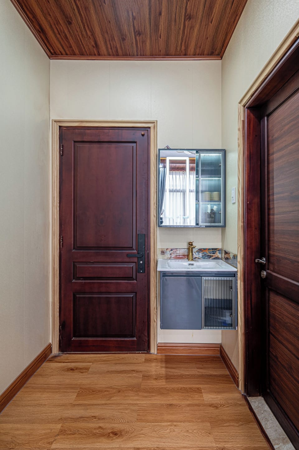 Deluxe Studio, Balcony, Courtyard View | Premium bedding, minibar, soundproofing, iron/ironing board