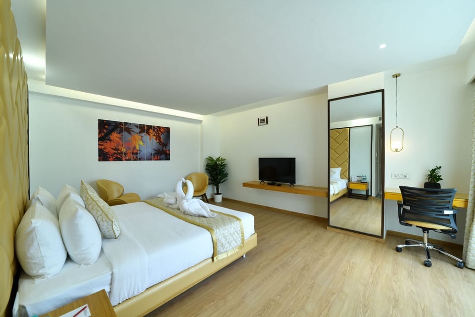 Premium Room | Desk, soundproofing, iron/ironing board, free WiFi