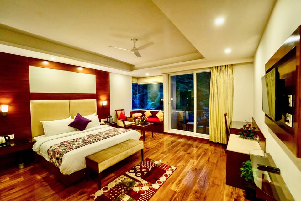 Deluxe Double Room, 1 Bedroom, Balcony, Mountain View | Minibar, in-room safe, individually furnished, desk