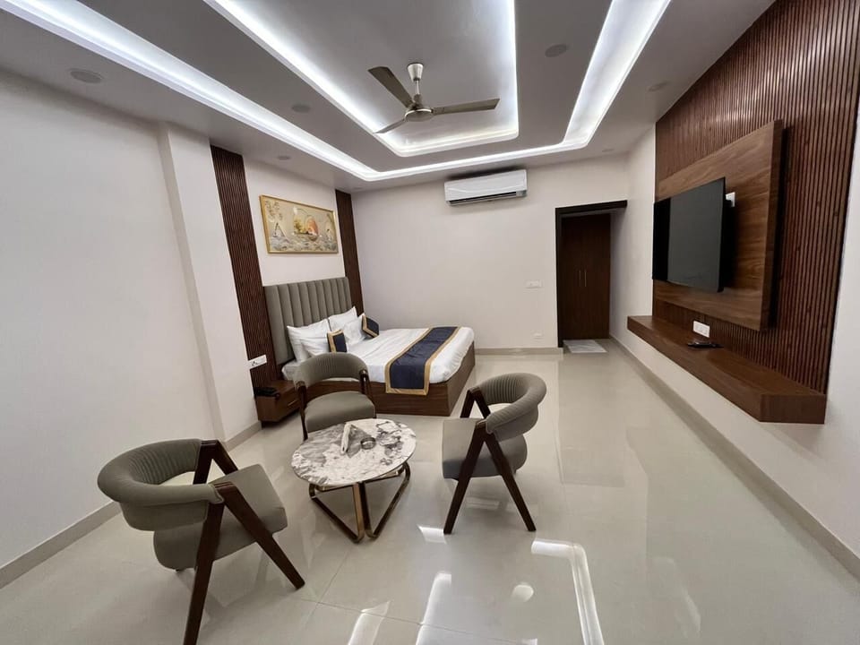 Deluxe Double or Twin Room | Desk, laptop workspace, WiFi (free)