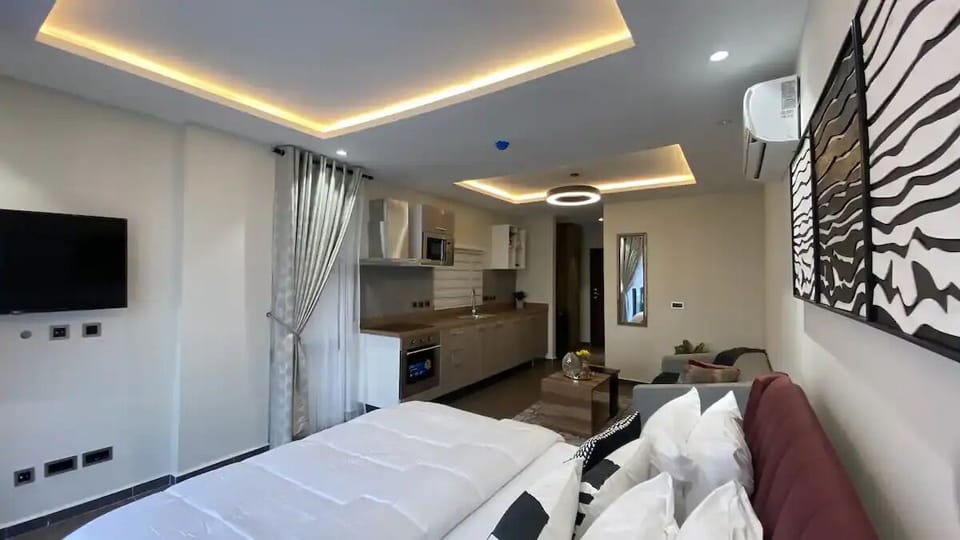 Luxury Studio Suite, City View | Iron/ironing board, WiFi (free)