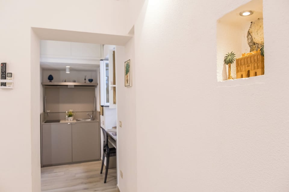 Superior Double Room | Desk, soundproofing, iron/ironing board, free WiFi
