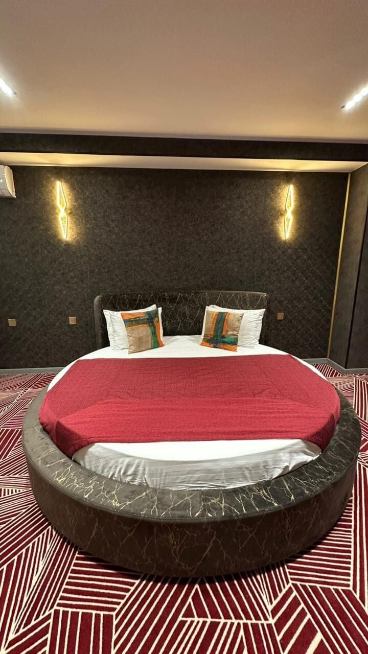 Family Suite | In-room safe, laptop workspace, blackout drapes, soundproofing