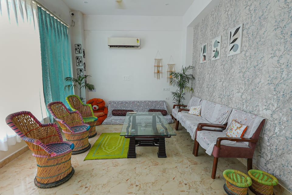 Deluxe Double Room | Living area