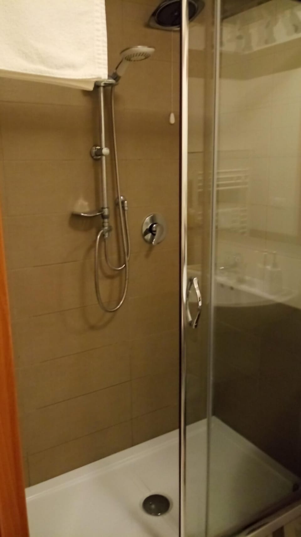 Basic Double Room | Bathroom | Free toiletries, towels, soap, shampoo