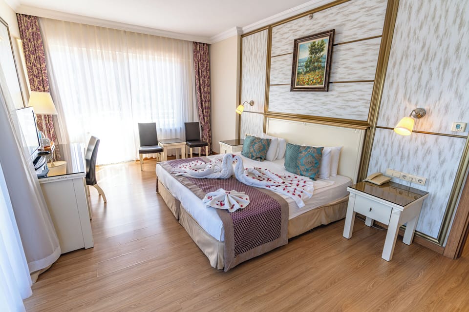 Family Room | In-room safe, free WiFi, bed sheets