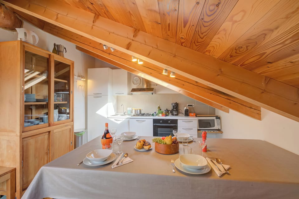 Family Apartment, 2 Bedrooms, 2 Bathrooms (Sunny Penthouse with Mountain View) | Private kitchen