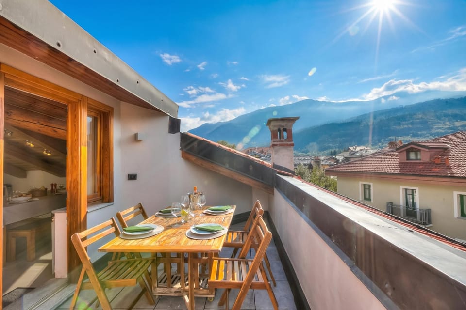 Family Apartment, 2 Bedrooms, 2 Bathrooms (Sunny Penthouse with Mountain View) | Outdoor dining