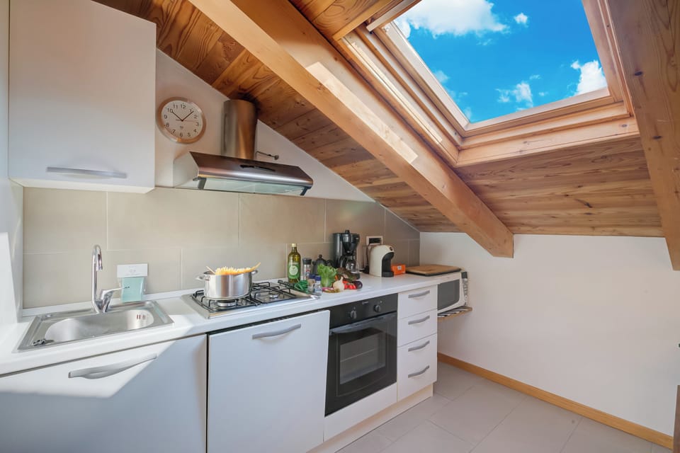 Family Apartment, 2 Bedrooms, 2 Bathrooms (Sunny Penthouse with Mountain View) | Private kitchen
