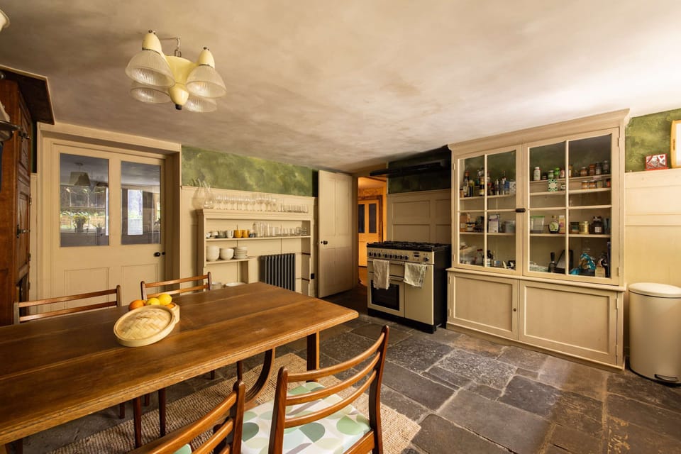 House | 5 bedrooms, desk, Internet