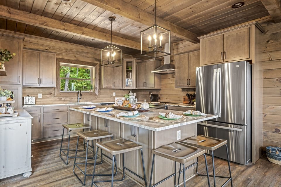 Cabin, 5 Bedrooms | Private kitchen | Coffee/tea maker, fridge, oven, toaster