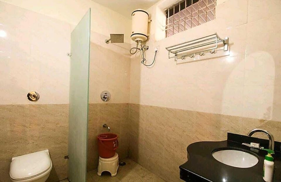 Deluxe Double Room, Balcony, Garden View | Bathroom | Shower, free toiletries, towels, soap