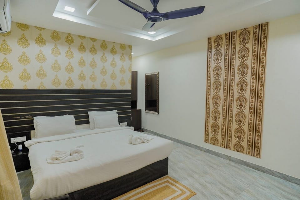 Deluxe Double Room, Balcony, Garden View | Bed sheets